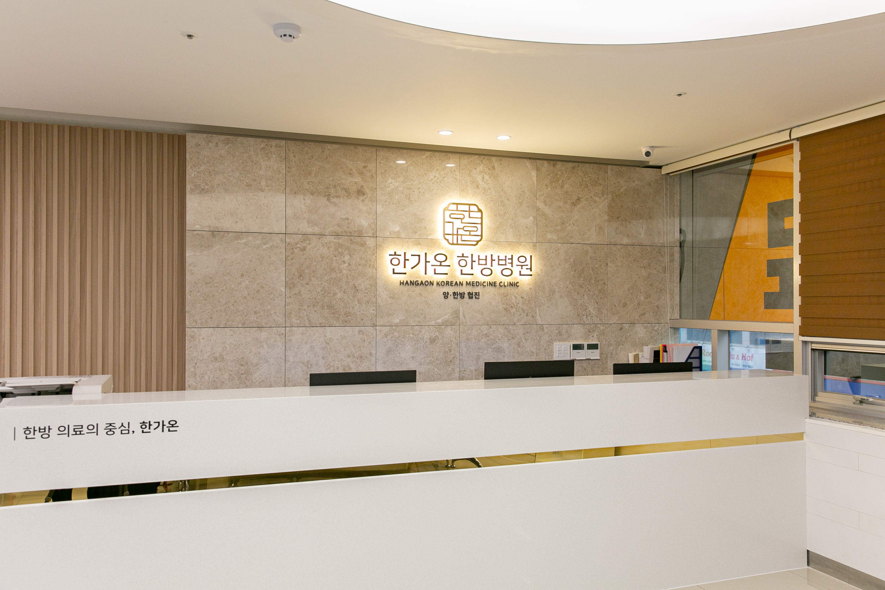 로비 입구