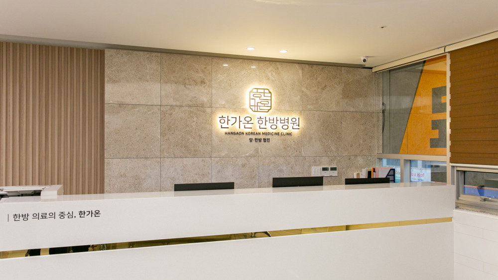 로비 입구